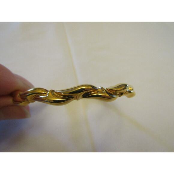 Monet Gold Tone Texture Bracelet Bangle 7 3/4" Minimalist Neutral Classic - Picture 4 of 4